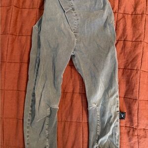 Nununu Gray pants excellent used condition. Gray. Size 4-5.
